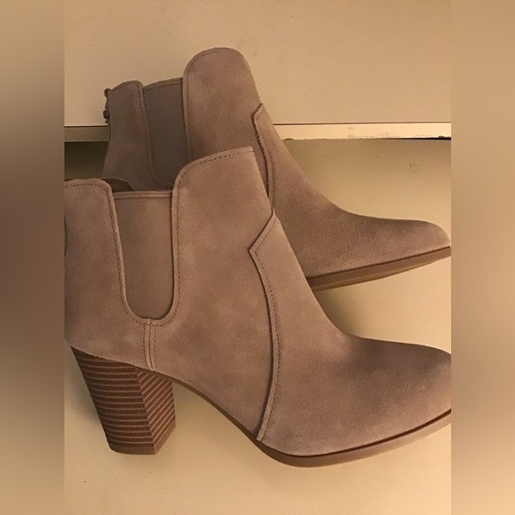 Koolaburra By Uggs women beige suede Chelsea heel boots US 10 - Picture 7 of 12